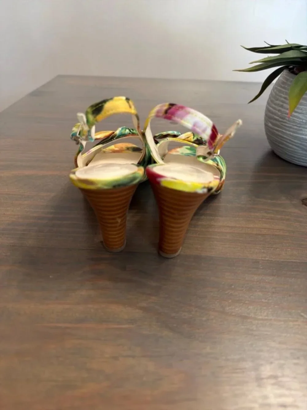 Etienne Aigner multicolor heels size 6